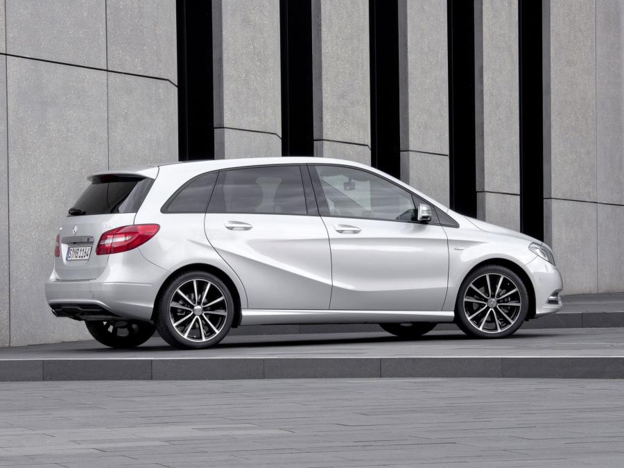  Mercedes-Benz B200 CDI BlueEFFICIENCY 2011 года  (фото 2 из 30)